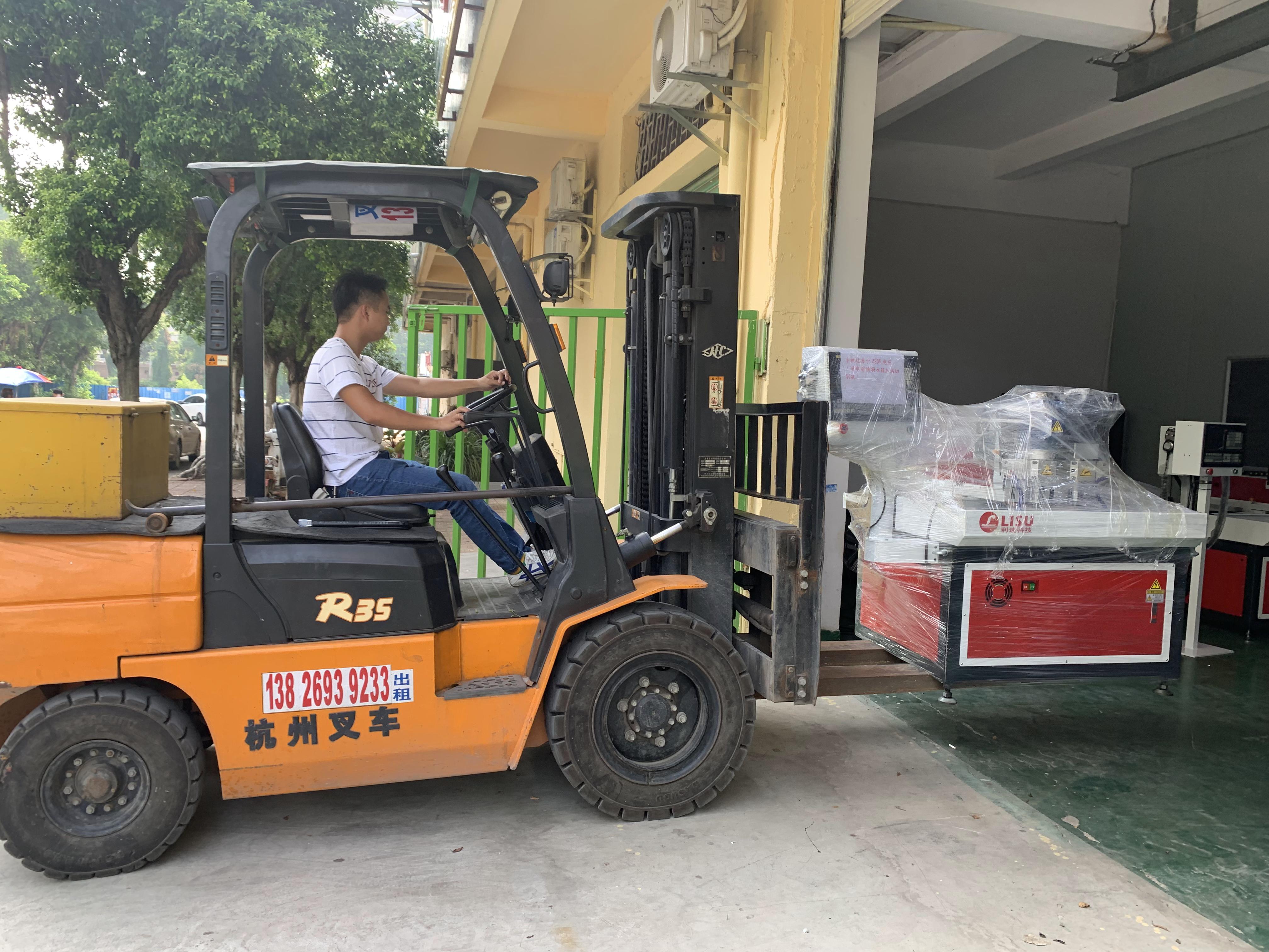 新研發(fā)小型鉆孔攻牙機(jī)出貨深圳！